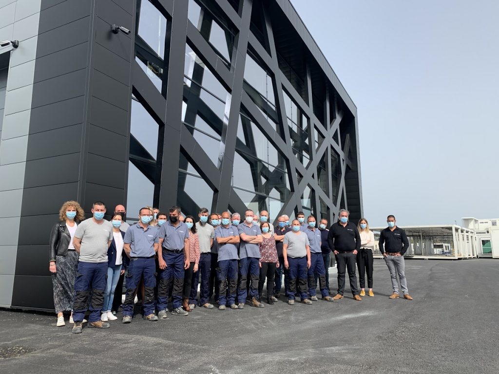 L'équipe Deltamod au service du modulaire au grand complet devant la nouvelle usine