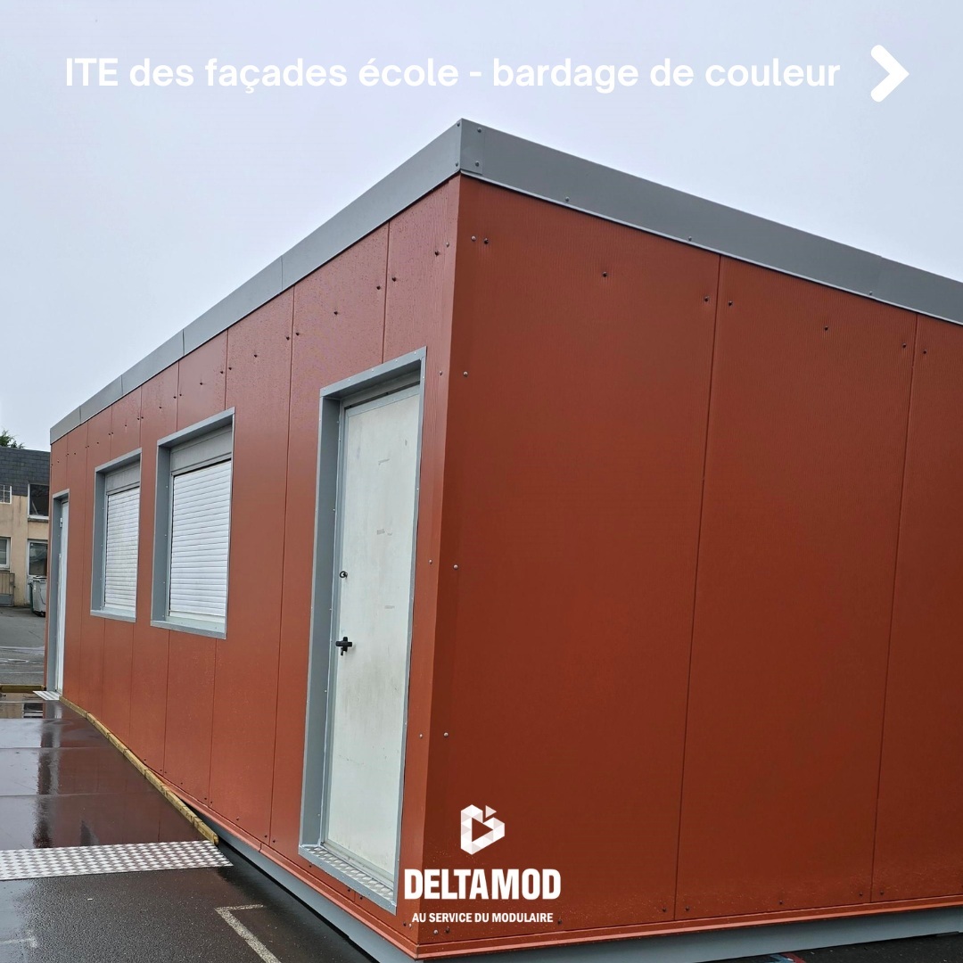 rénovation de la façade d'un bâtment préfabriqué pour vestiaires et bureaux