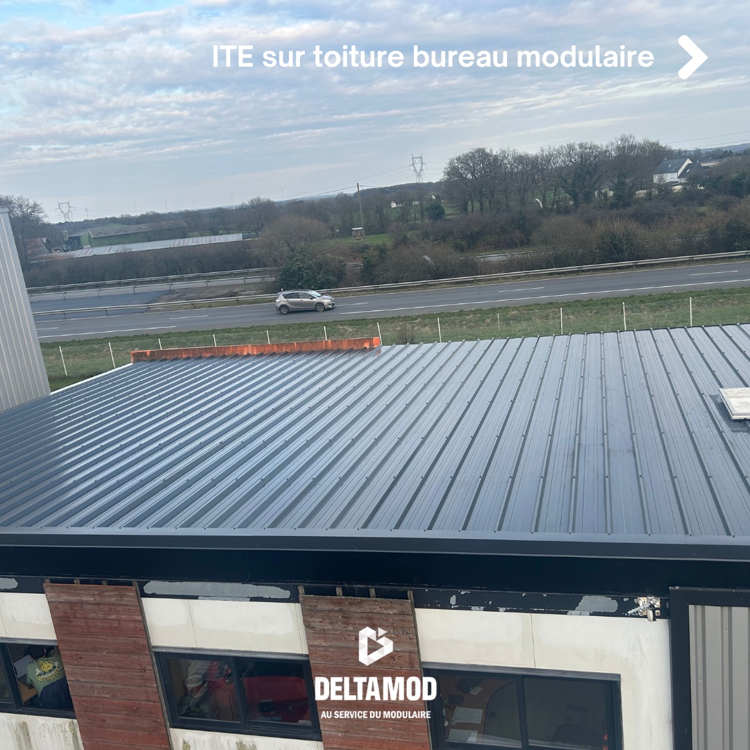 rénovation de la toiture d'un bâtiment modulaire pour bureaux